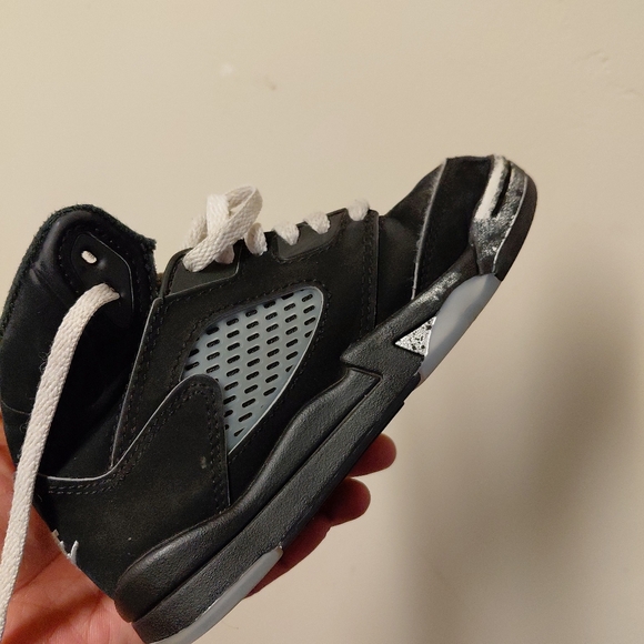 Toddler Boys Black Jordans Size 12 - Picture 10 of 14
